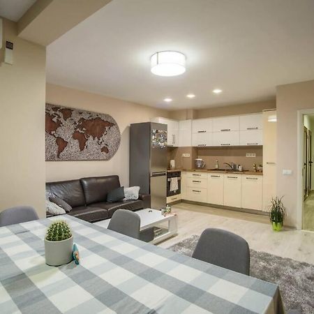 Sunny Spacious Apartment In A Great Location Казанлък Екстериор снимка