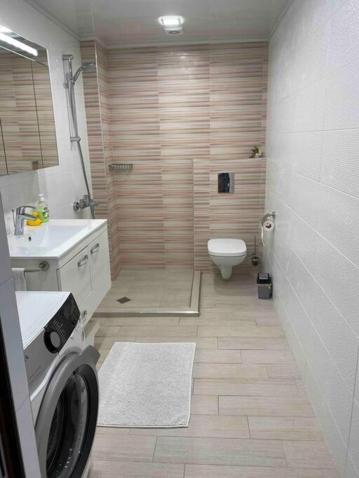 Sunny Spacious Apartment In A Great Location Казанлък Екстериор снимка
