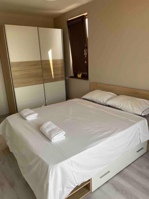 Sunny Spacious Apartment In A Great Location Казанлък Екстериор снимка