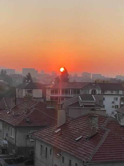 Sunny Spacious Apartment In A Great Location Казанлък Екстериор снимка